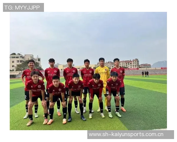 重庆足球队在足球团队协作排行榜中荣登第六名展现出色团队精神与默契配合 重庆足球队在足球团队协作排行榜中荣登第六名展现出色团队精神与默契配合